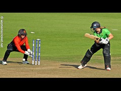 200913_810-Niamh Holland-Stm-bowled