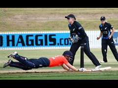 150220_329-Heather Knight-Eng-not-out